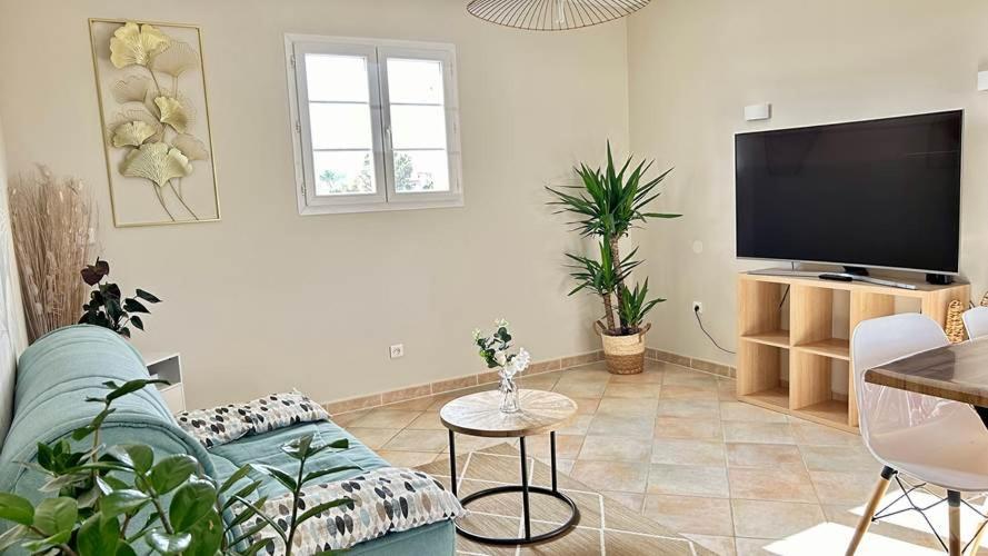 2 Hebergements - 10 Couchages - Parking, Piscine, Jacuzzi - Convivialite Roquebrune-sur-Argens Buitenkant foto