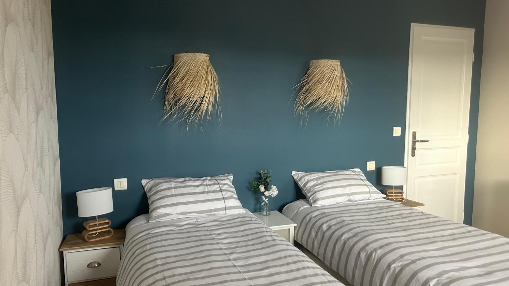 2 Hebergements - 10 Couchages - Parking, Piscine, Jacuzzi - Convivialite Roquebrune-sur-Argens Buitenkant foto