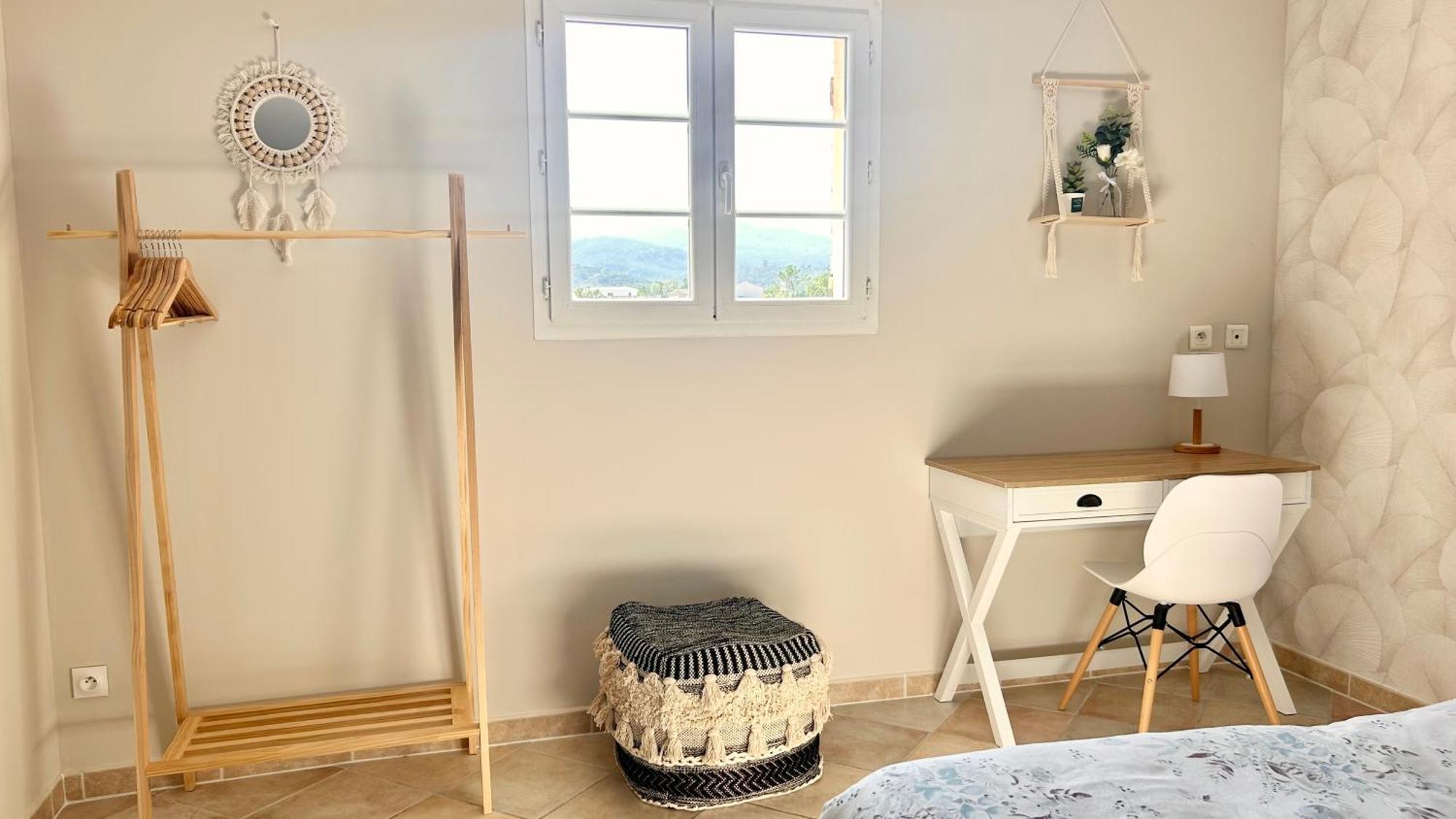 2 Hebergements - 10 Couchages - Parking, Piscine, Jacuzzi - Convivialite Roquebrune-sur-Argens Buitenkant foto