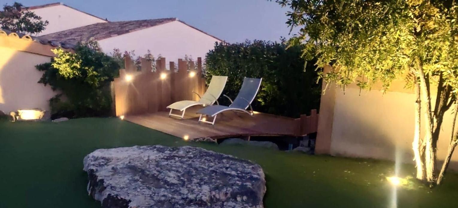 2 Hebergements - 10 Couchages - Parking, Piscine, Jacuzzi - Convivialite Roquebrune-sur-Argens Buitenkant foto