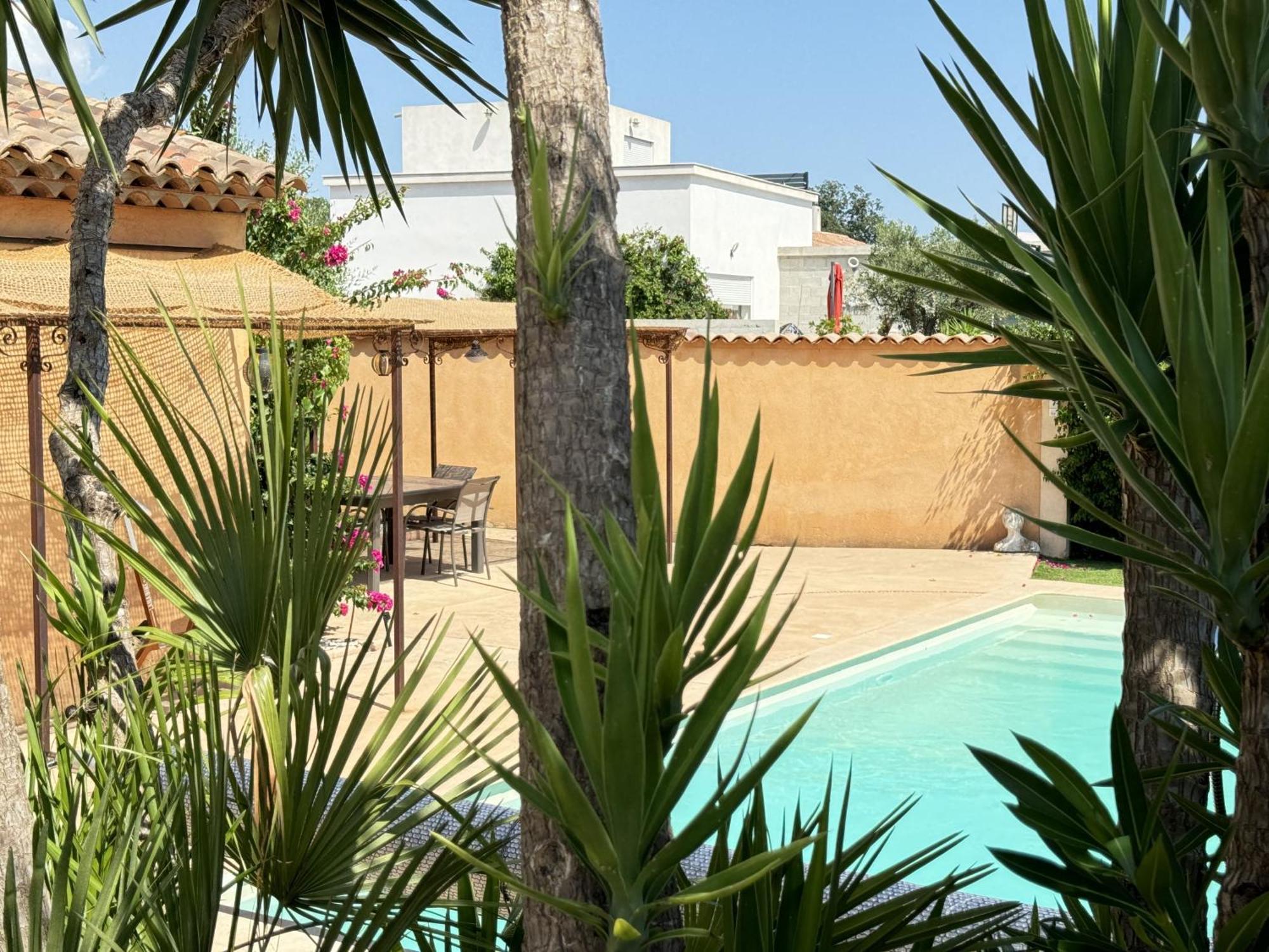 2 Hebergements - 10 Couchages - Parking, Piscine, Jacuzzi - Convivialite Roquebrune-sur-Argens Buitenkant foto